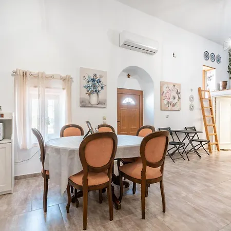 Amalia's Traditional In Paradisi Tatil Evi